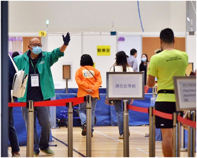 7宗不適入院個案,其中4人接種復必泰疫苗,另有3人接種科興疫苗。資料圖片