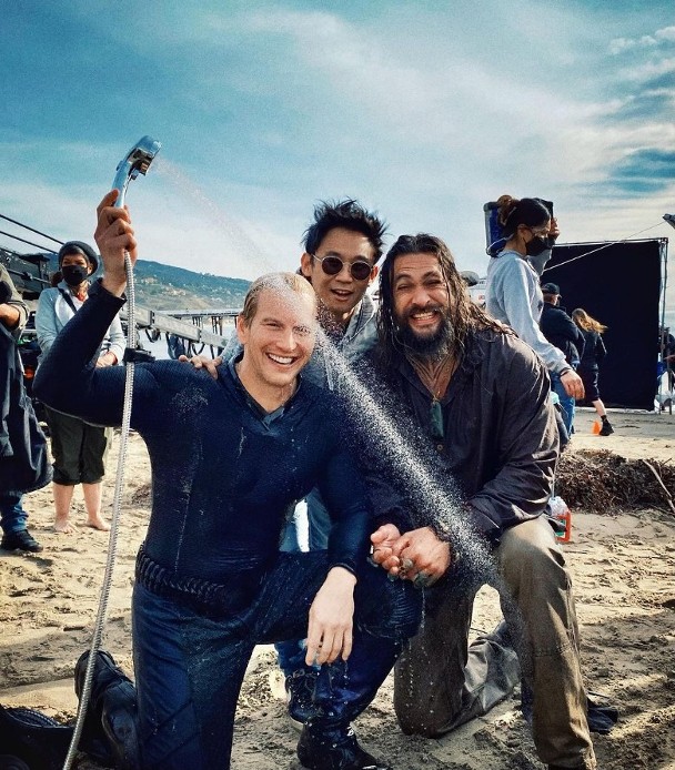 導演溫子仁只貼出與「水行俠」積遜莫瑪及Patrick Wilson的合照。