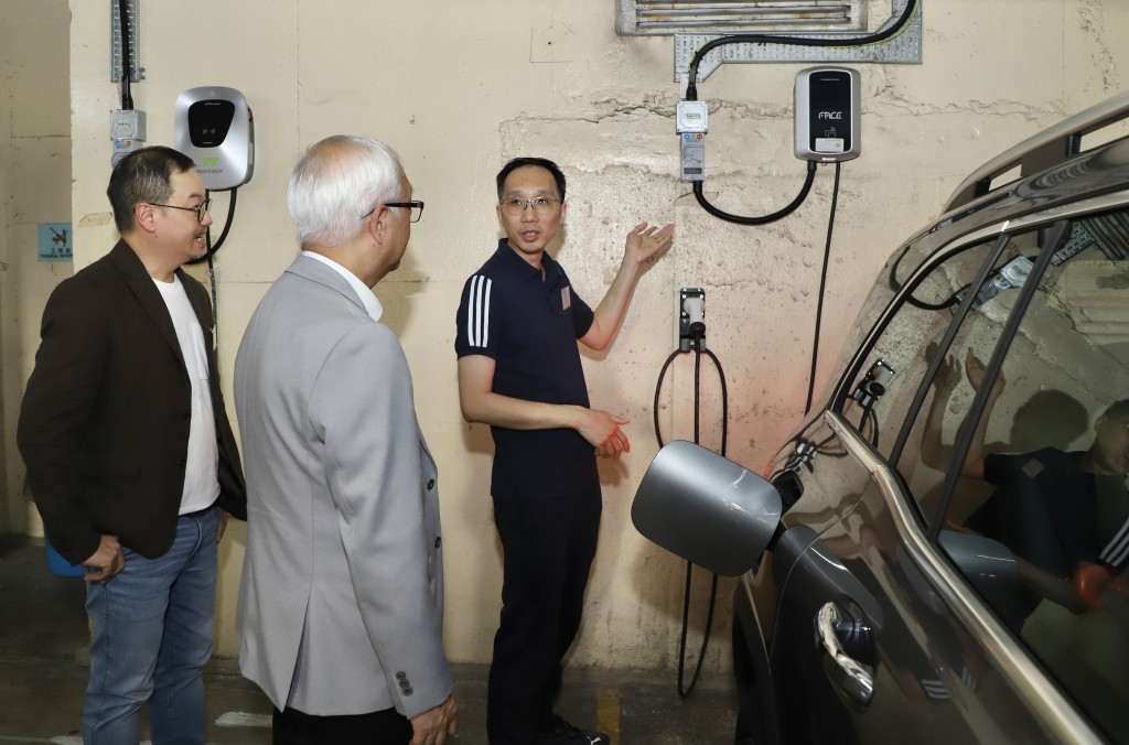 謝展寰表示，近年電動私家車佔香港新登記私家車的比率顯著上升。（謝展寰網誌圖片）