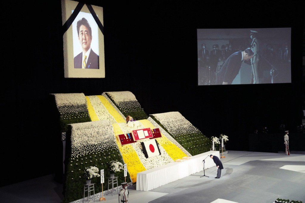 國葬儀式開始，首相岸田文雄首先步入會場。