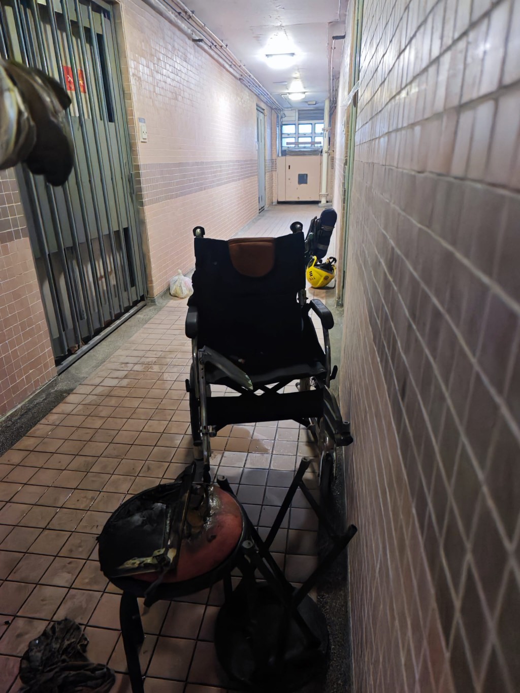 独居老翁家中有一部轻型轮椅。蔡楚辉摄