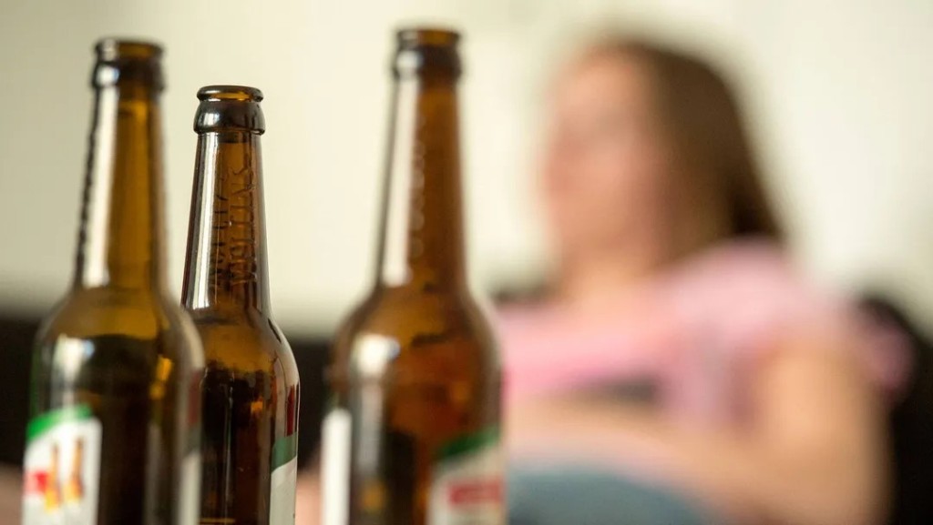 根据世界衞生组织的资料，有害使用酒精是引致200多种疾病。资料图片