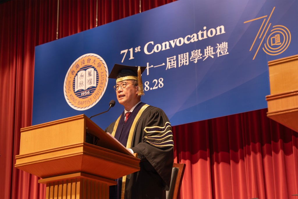 校長衞炳江致辭指,學生可善用大學涵蓋中國內地以至全球約380多所合作院校的國際交流網絡。浸大提供 校長衞炳江致辭指,學生可善用大學涵蓋中國內地以至全球約380多所合作院校的國際交流網絡。浸大提供