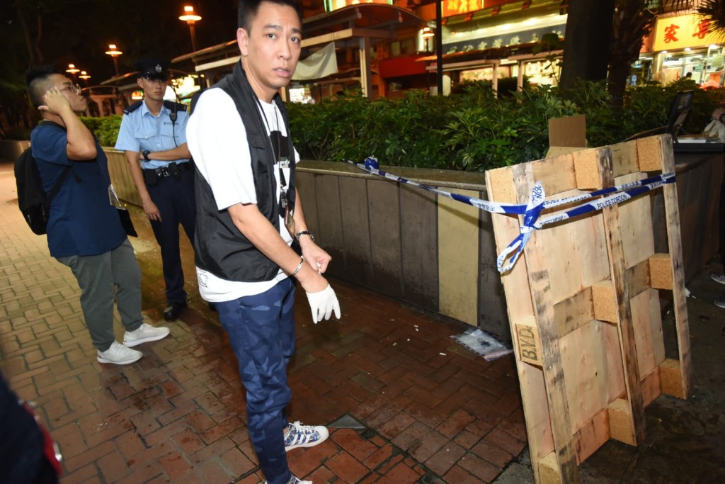 傷者與疑犯懷疑相約在樓下公園談判
