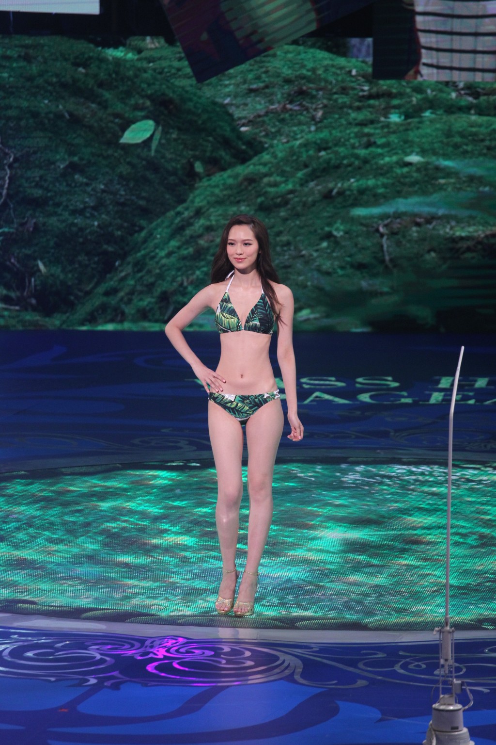2016年港姐泳裝亦是綠色為主題。