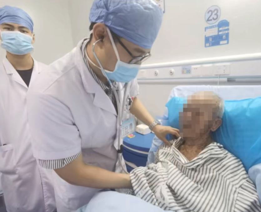 湛江西南医院泌尿外科主任黄锐据说是收退红包数量最多的医生。 网上图片