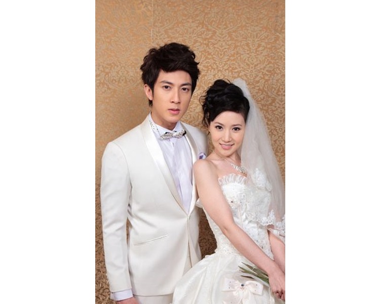 吴尊、林丽莹婚照（网图）