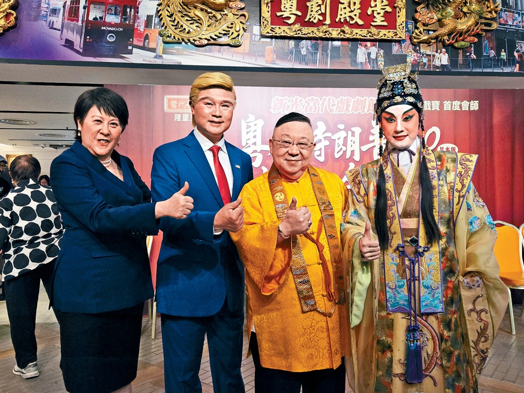 李居明（右二）指一名TVB藝人是他理想的「江青」人選之一。