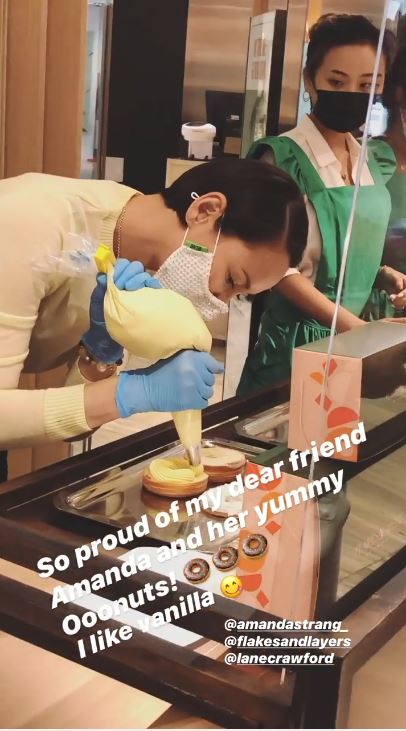 樂基兒post ig story表示以老友為榮，仲大讚Ooonuts好味道。