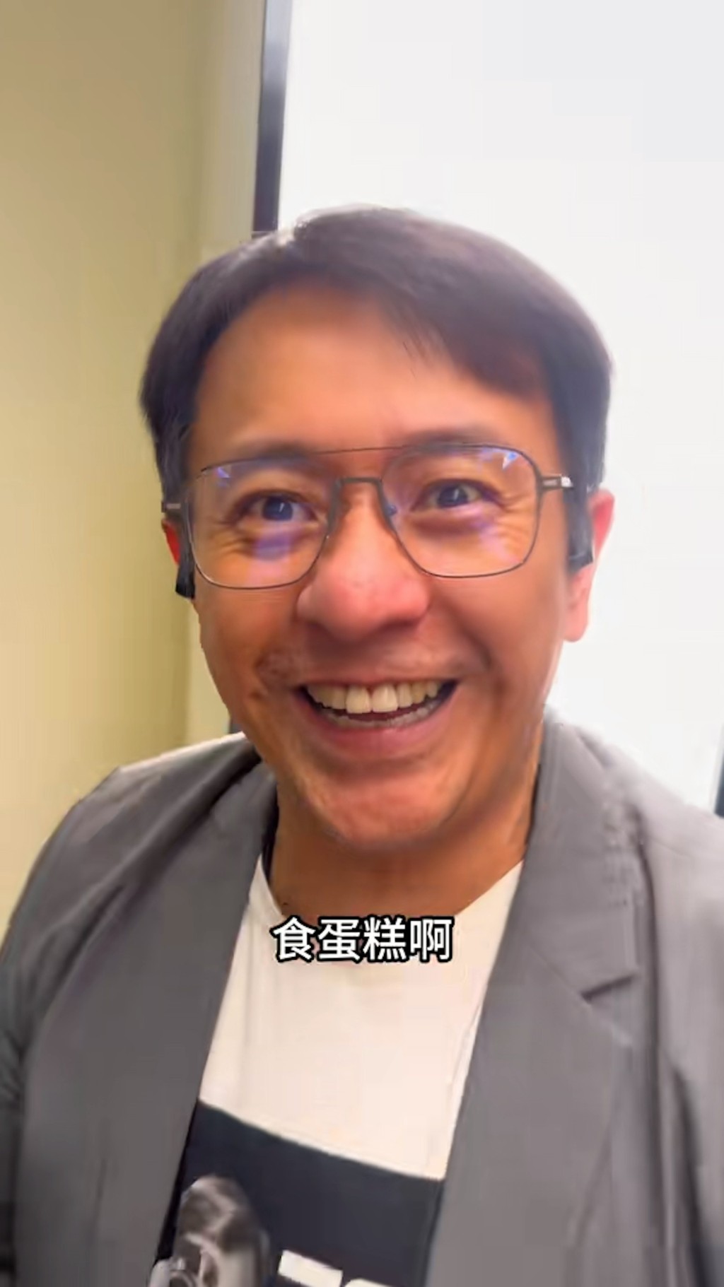 林景弘霎眼看來有點似陳浩民。 林景弘霎眼看來有點似陳浩民。