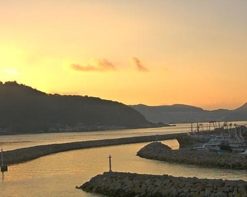 日間天氣酷熱,最高33度。天文台圖片