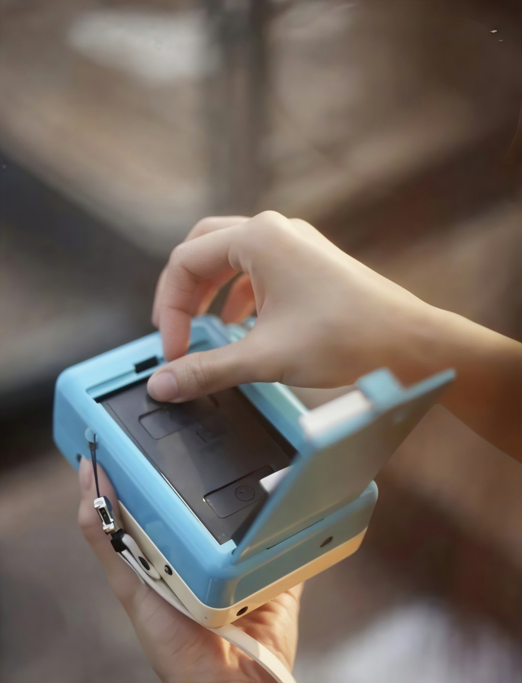 Instant 60s本身採用Fujifilm instax mini格式菲林相紙。 Instant 60s本身採用Fujifilm instax mini格式菲林相紙。