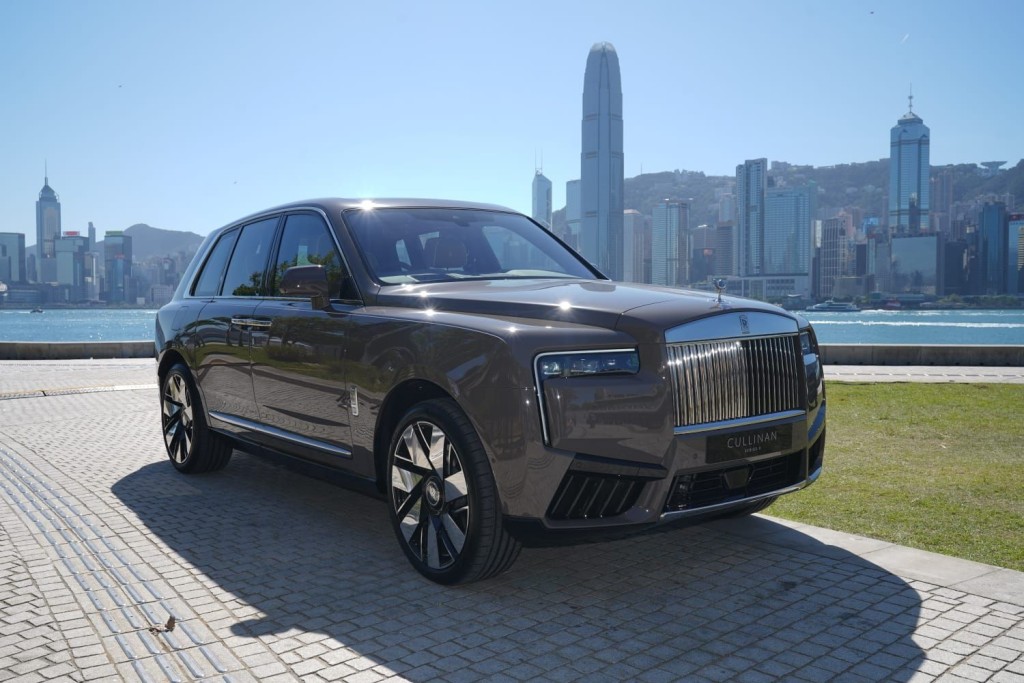 尚未正式在港发表、身价近一千万元的Rolls-Royce Cullinan Series II，今次优先让《驾驶舱》作预览。