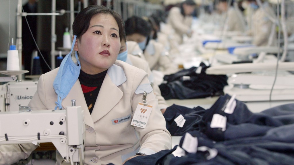 在北韓開城工業區工作的女工。 路透社資料圖