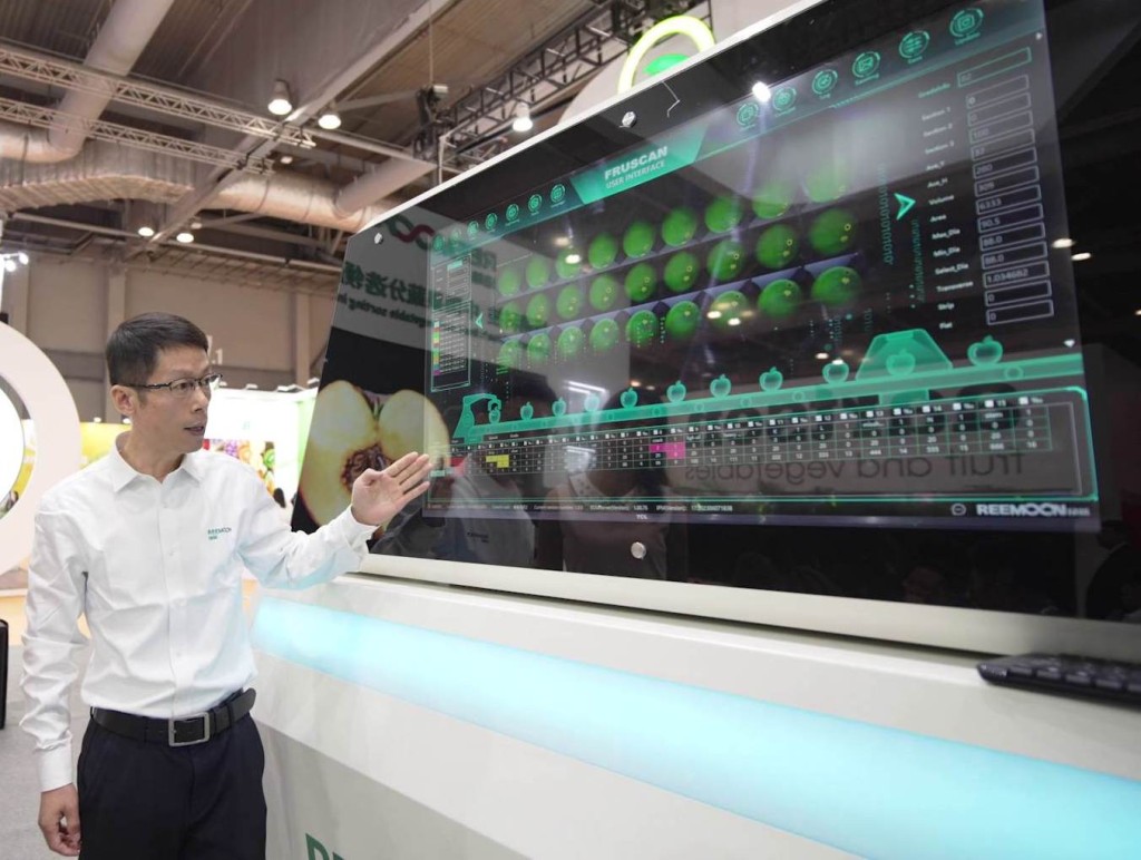 胡叶兵表示Fruscan S7系统采用AI技术，可不断改良辨识度。