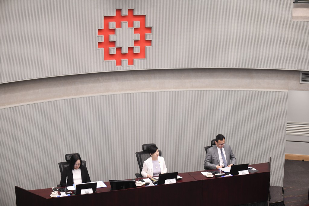房委會舉行周年特別公開會議。 房委會舉行周年特別公開會議。