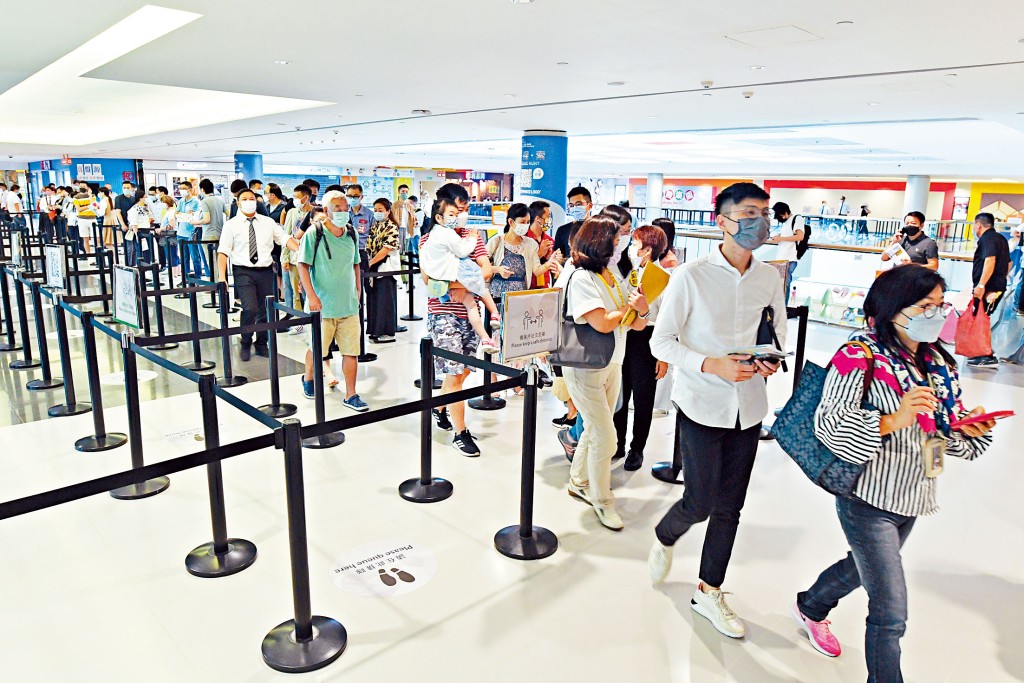 柏傲莊III昨推售173伙，即日沽出169伙。