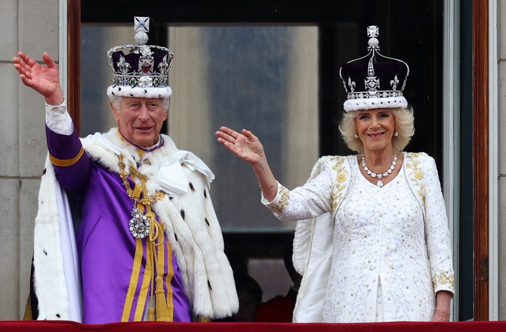 英皇查理斯三世及皇后卡美拉。路透社