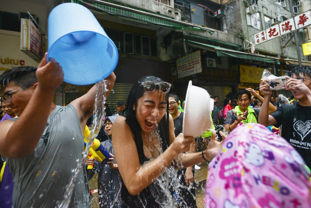 九龙城泼水节活动因疫情停办三年后，今年复办。(资料图片)