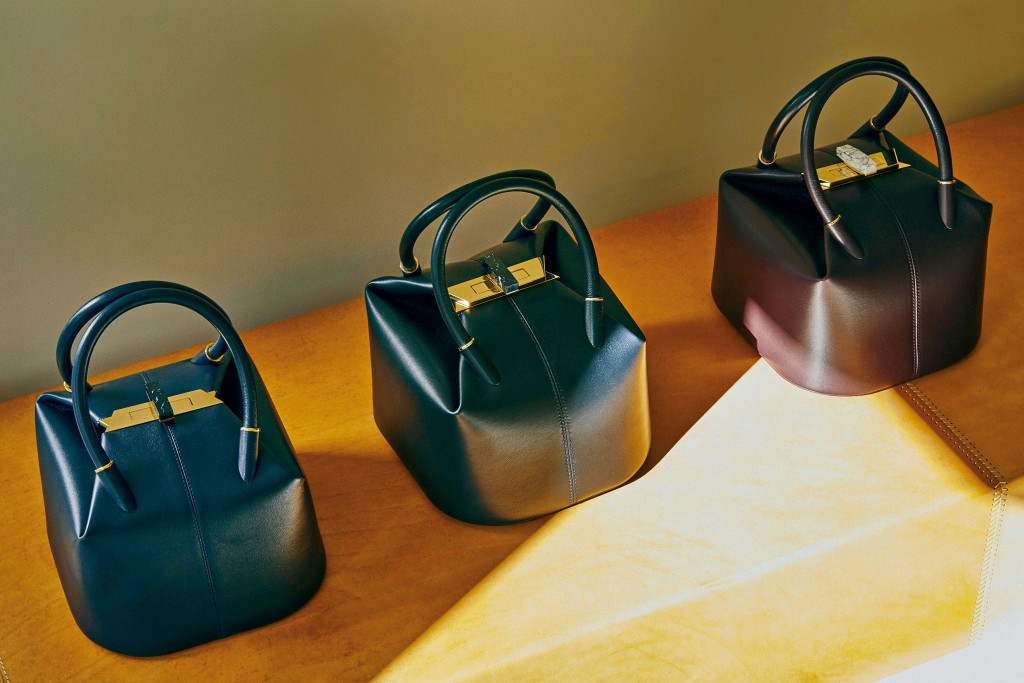 Gabriela Hearst新推的Baez Bag/各/$23,500，以意大利牛皮製作，配以招牌鎖扣。(Lane Crawford)