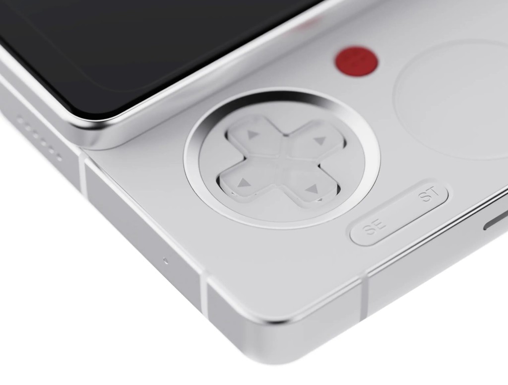 標準十字掣與XYAB鍵之間還設有2組觸控板。