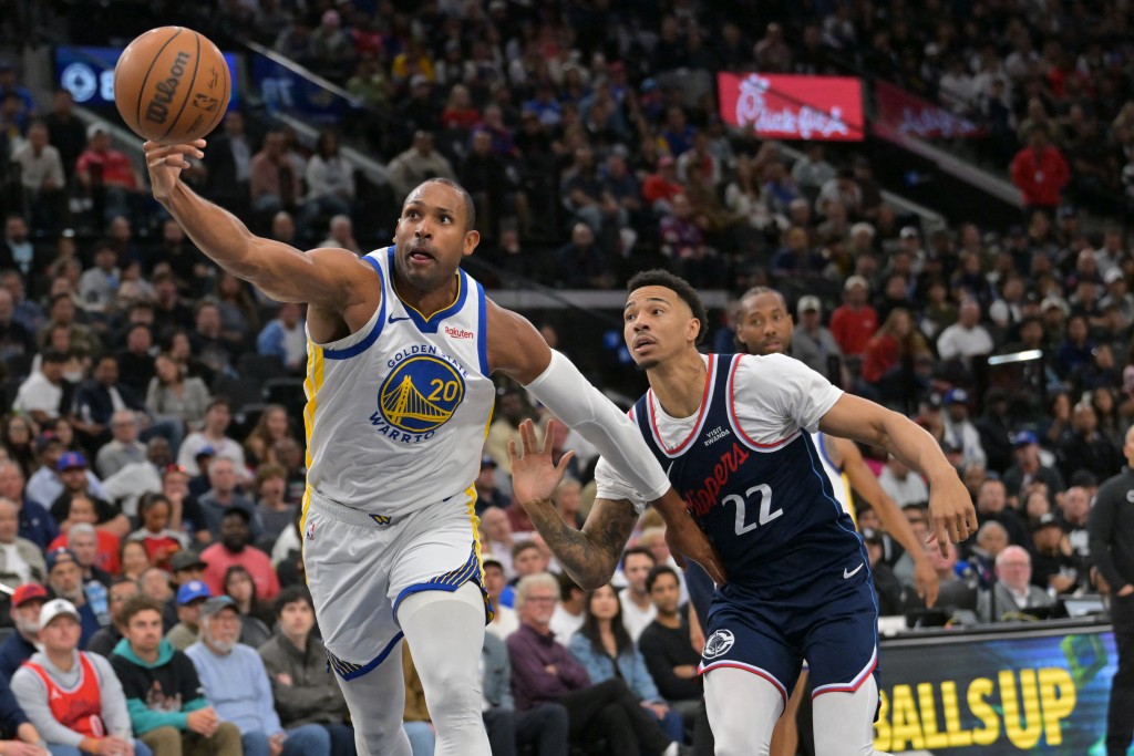 老將賀福特（左）在第四節的絕地反擊中轟入4記三分球。路透社