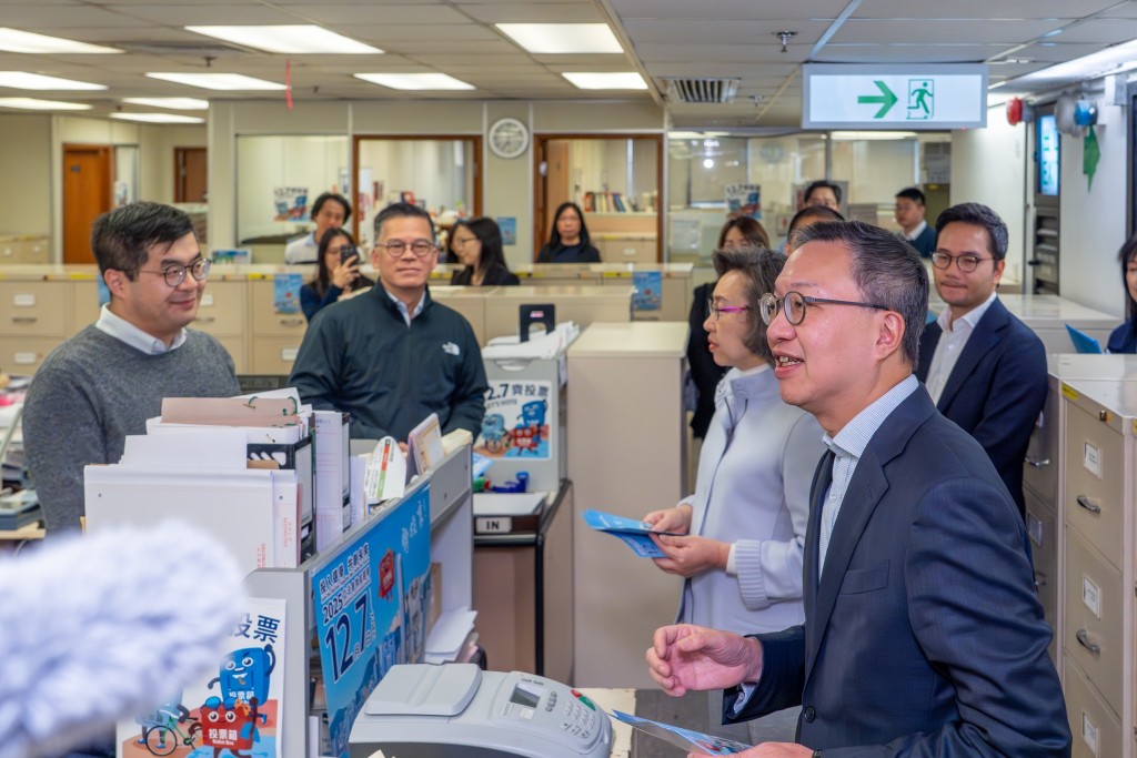 林定國與楊何蓓茵呼籲不同職系同事在立法會選舉日踴躍投票。林定國FB圖片 林定國與楊何蓓茵呼籲不同職系同事在立法會選舉日踴躍投票。林定國FB圖片