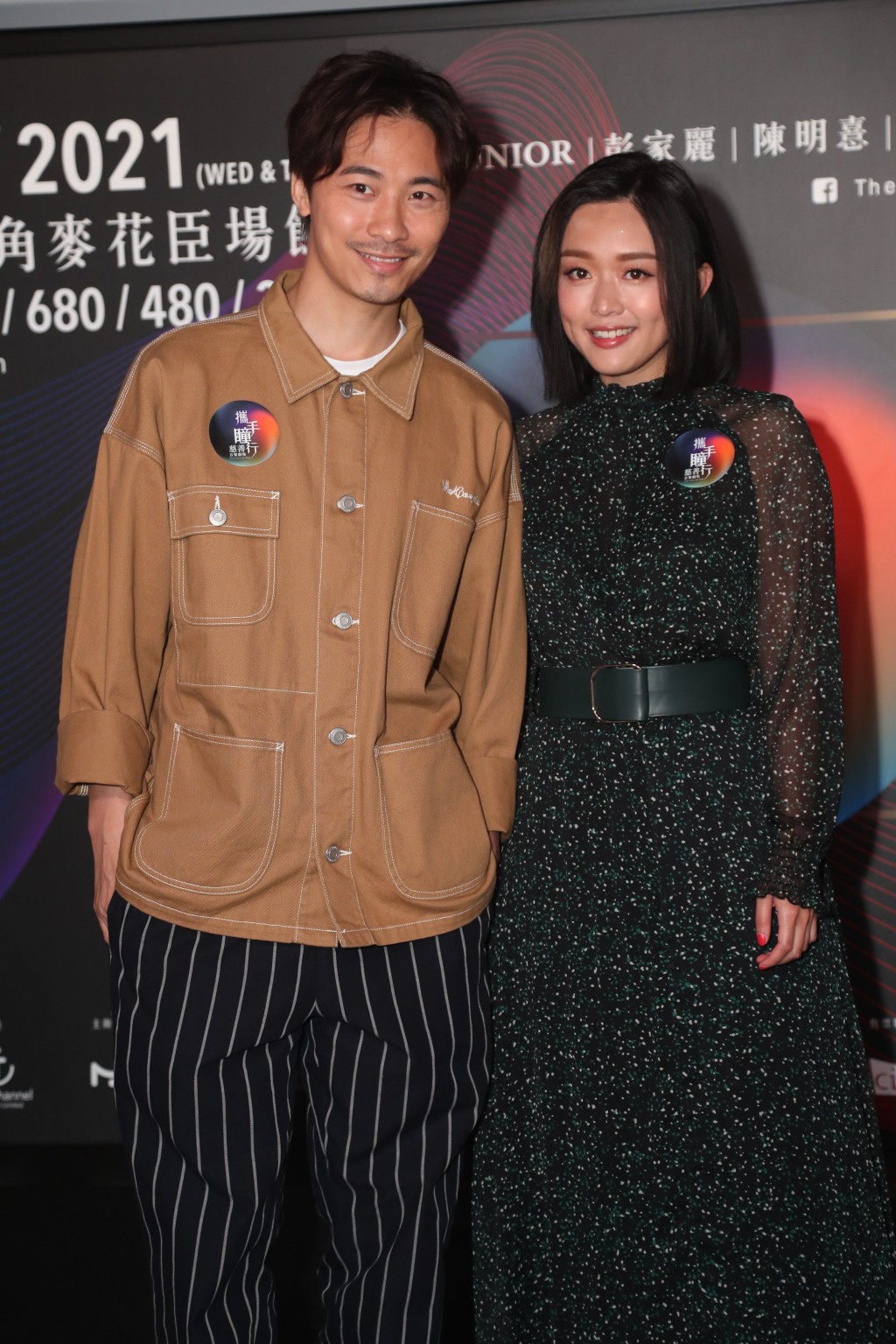 黃劍文和陳明憙演視障人士。