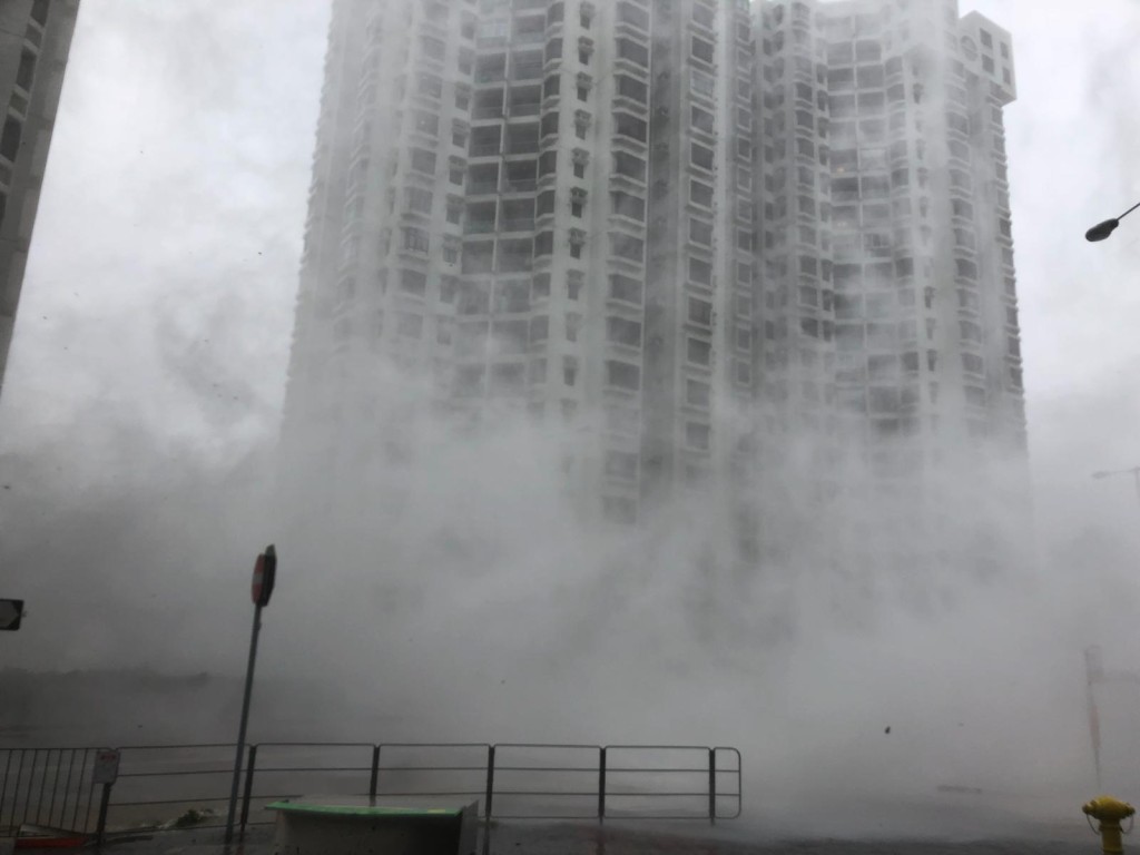杏花邨風雨強勁。