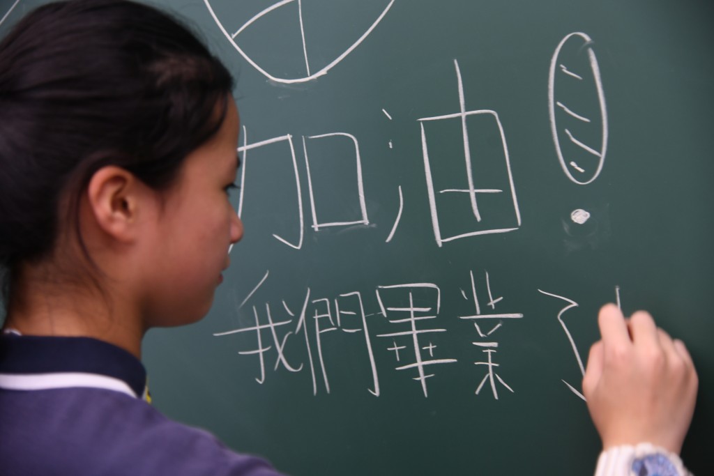 面對失敗及未知的挑戰,雅茵會以力求上進、積極正面的態度來看待。(圖片來源:《親子王》) 面對失敗及未知的挑戰,雅茵會以力求上進、積極正面的態度來看待。(圖片來源:《親子王》)