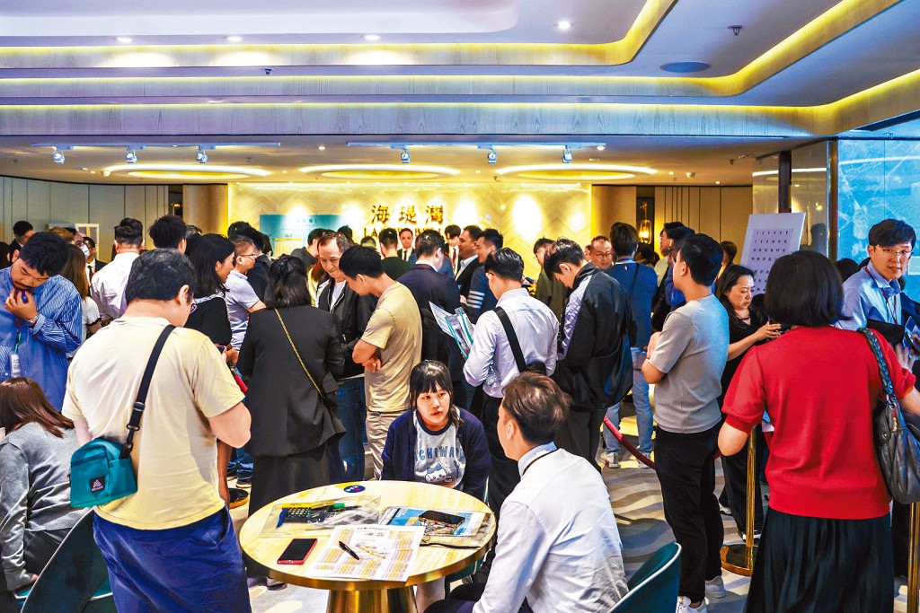 海瑅灣I昨日進行第3輪發售，仍然吸引大批準買家到場，氣氛不俗。