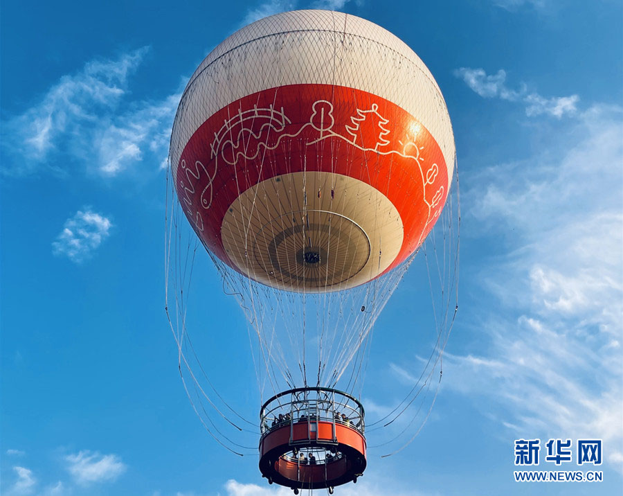 氦氣球。 新華網