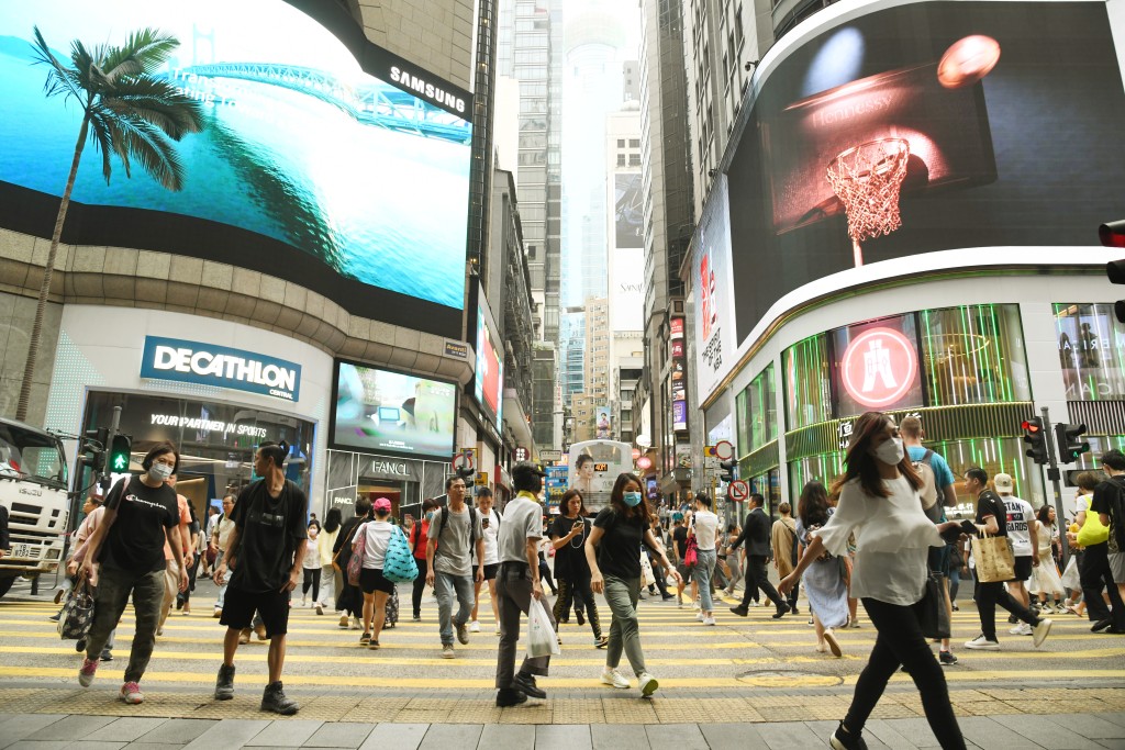 他指香港很早就融入到整個全球體系，培養了很多國際化金融從業者、熟悉英美法系的法律人才。