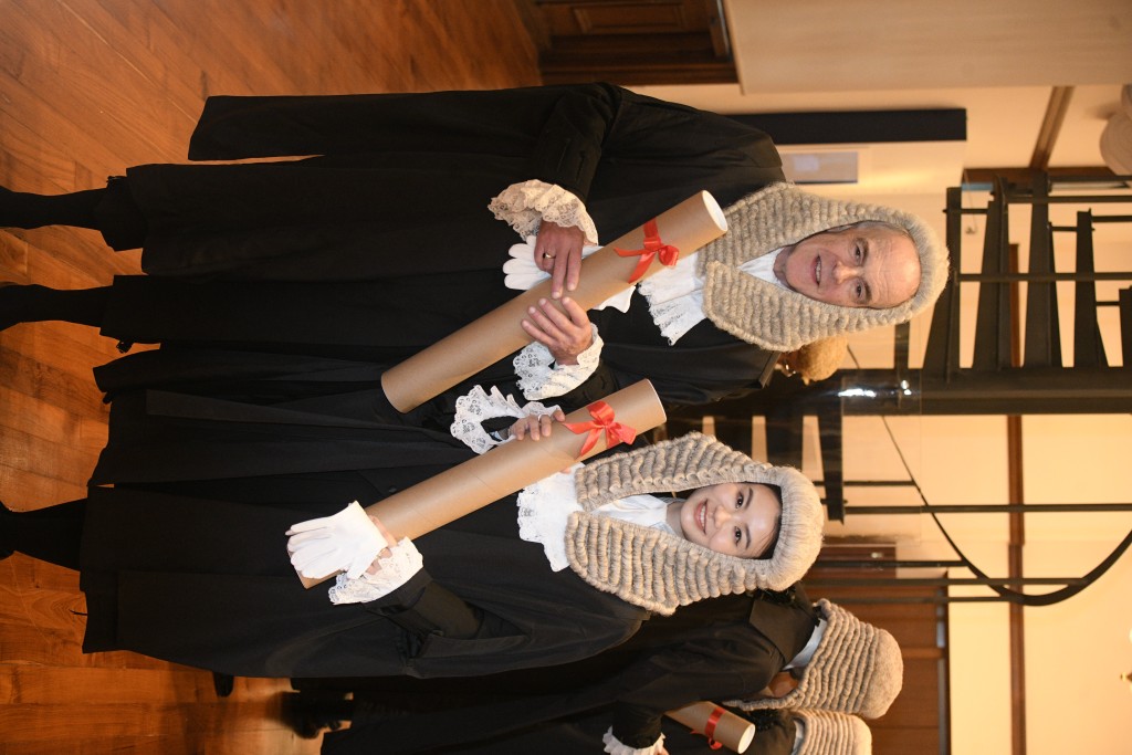 Hollander Charles 及鄭欣琪資深大律師。 