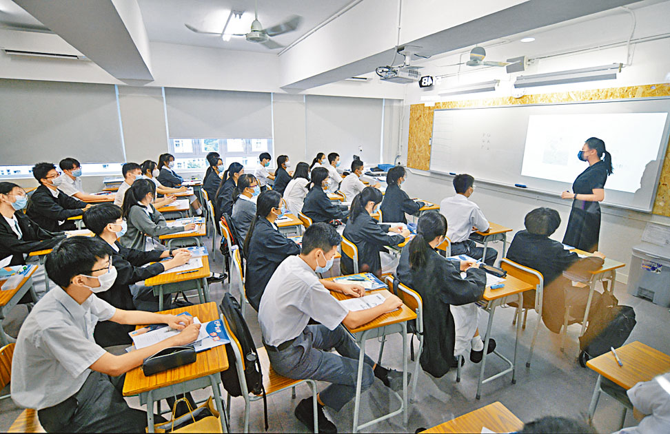 教育局證實，再多一名教師涉及一九年「社會動亂」而「釘牌」。