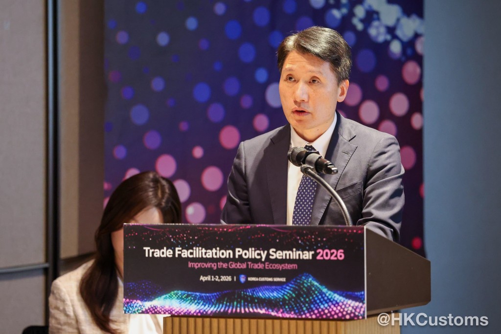 香港海关副关长（管制及执法）胡伟军率领代表团于四月一至二日到访韩国首尔，出席由韩国海关主办的便利商贸政策研讨会 2026。
