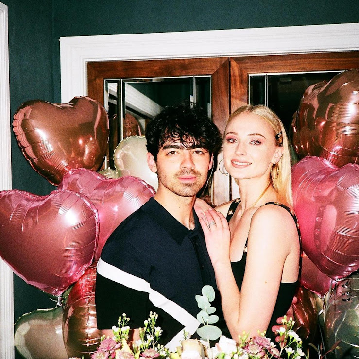 Sophie後來與美國偶像組合Jonas Brothers成員Joe Jonas結婚,但婚姻只維持了4年。 Sophie後來與美國偶像組合Jonas Brothers成員Joe Jonas結婚,但婚姻只維持了4年。