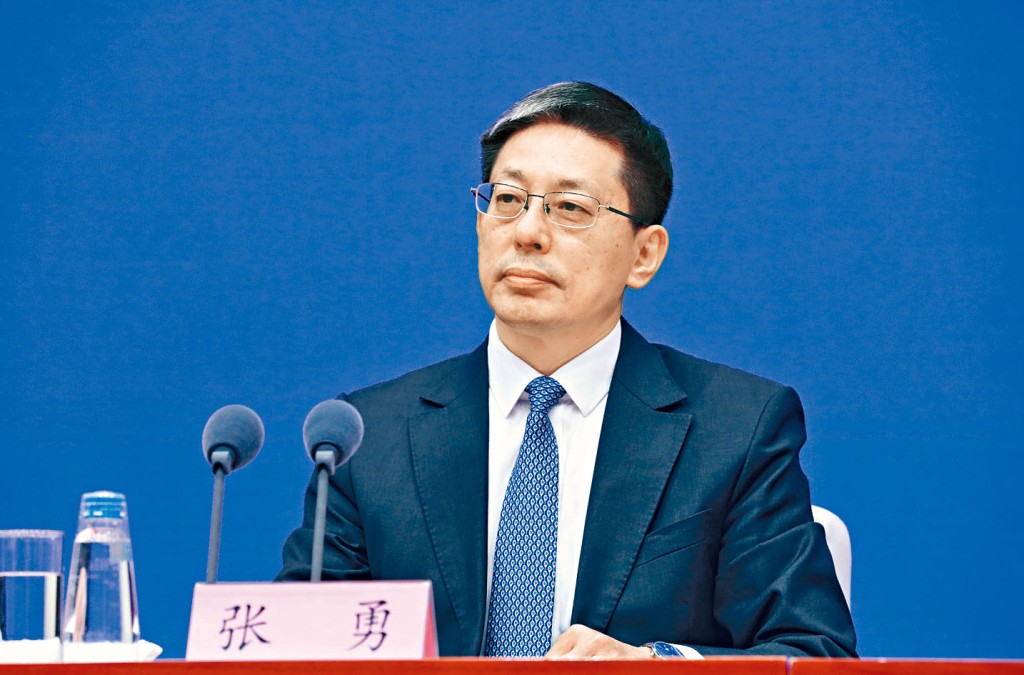 ■《基本法》委员会副主任张勇讲解人大《决定》内容。