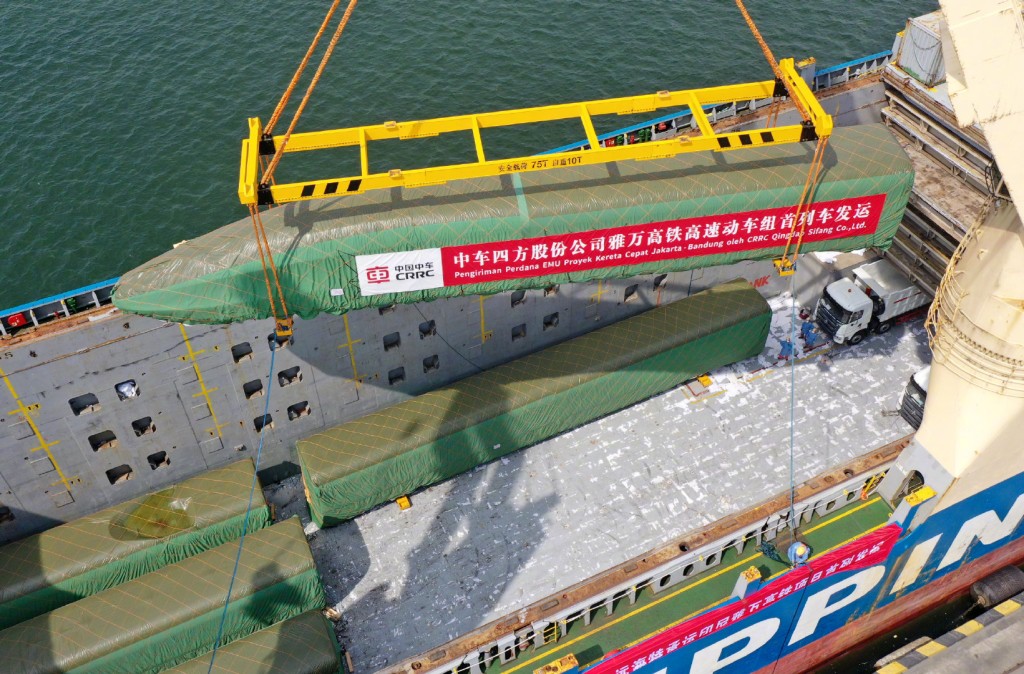 首个出口的国产高铁项目，今日正式装船赴运印尼。新华社