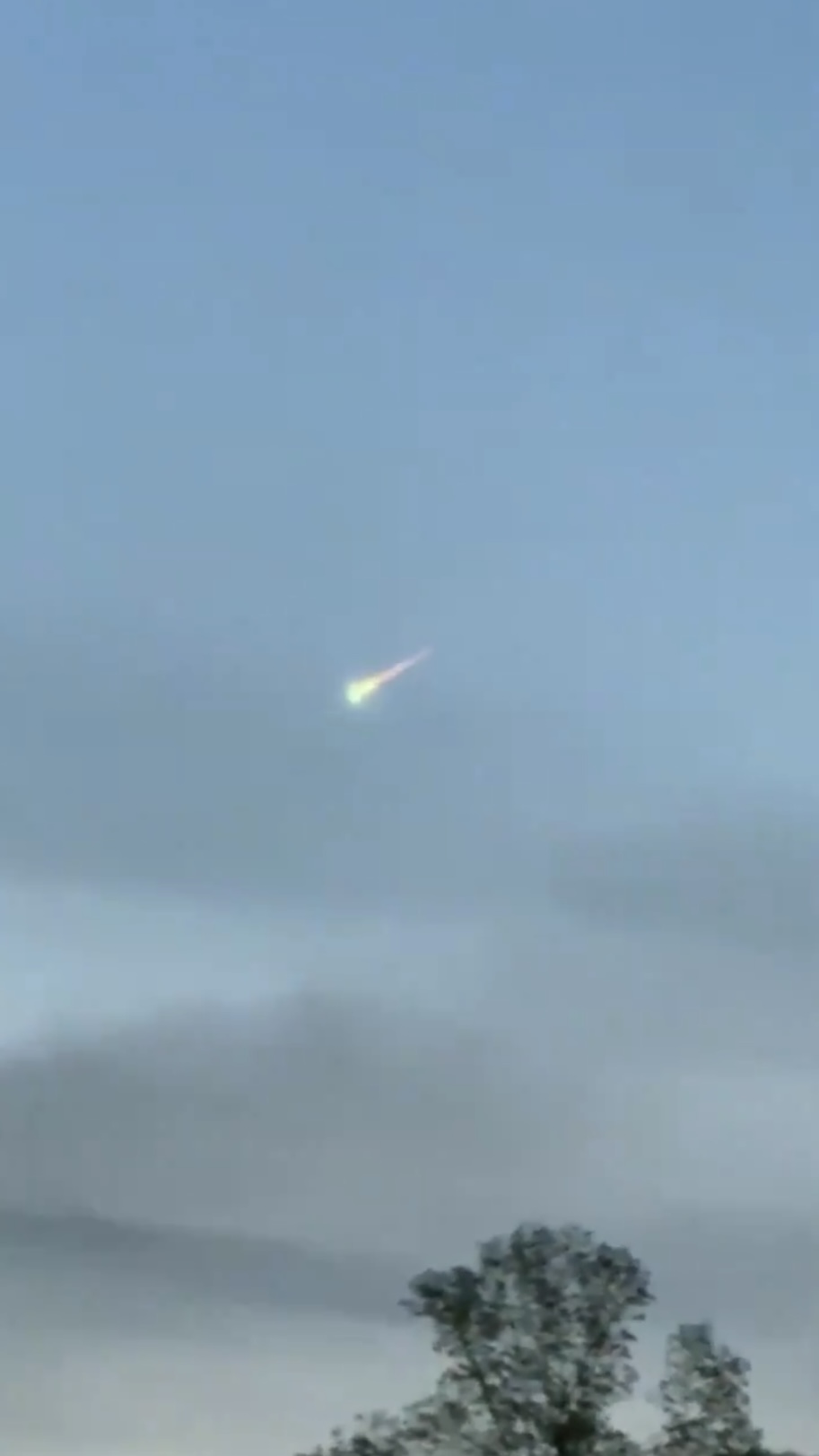 田纳西州谢尔比县民众拍摄到的火球。 American Meteor Society