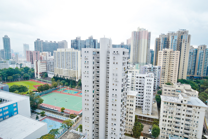 ■單位坐向東南,外望開揚市景及巴富街運動場。