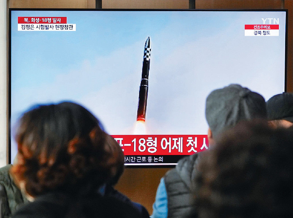 ■北韩朝中社报道，美韩达成的协议将加强美国在朝鲜半岛的战略资产部署，让紧张局势升级至核战争边缘。
