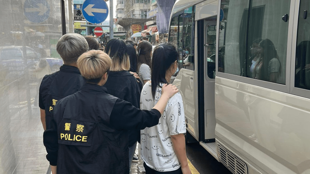行動中,警方拘捕4名內地女子。警方提供