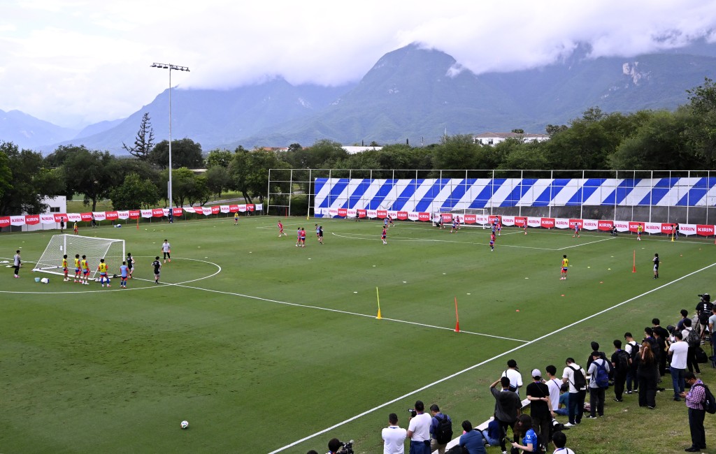 FIFA临时修改场馆规定引发争议。路透社