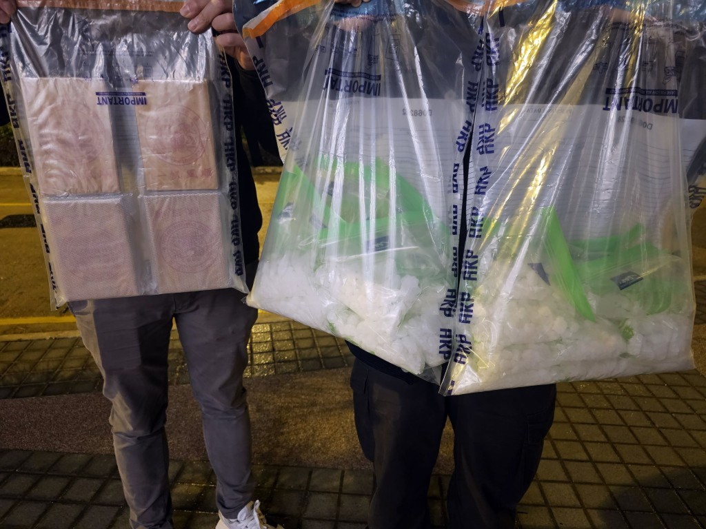 今年首季涉及毒品罪行的被捕人數共940人,其中140人為21歲以下青少年。 今年首季涉及毒品罪行的被捕人數共940人,其中140人為21歲以下青少年。