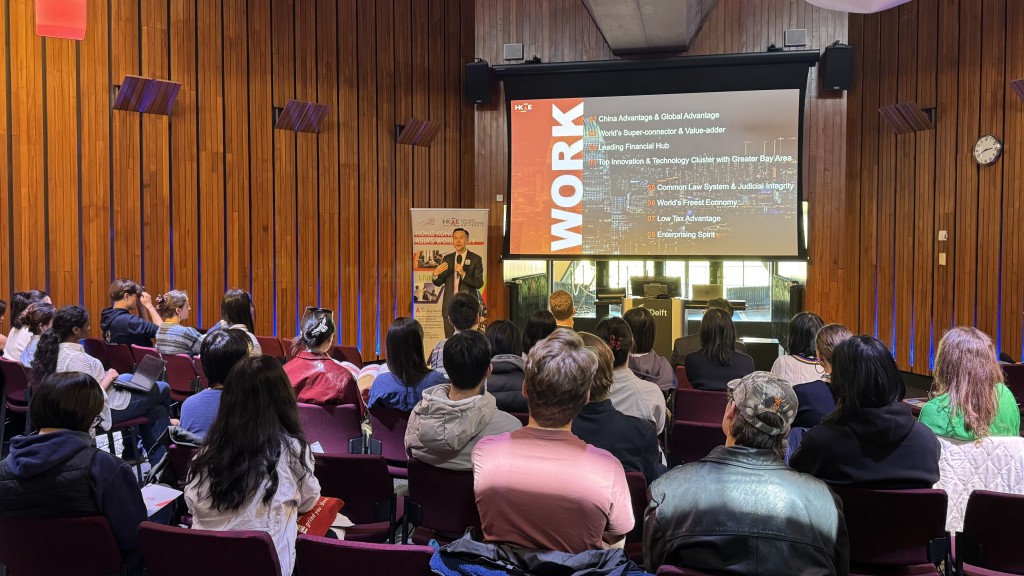 人才办总监陈海劲向参与者介绍香港优势和发展机会。政府新闻处