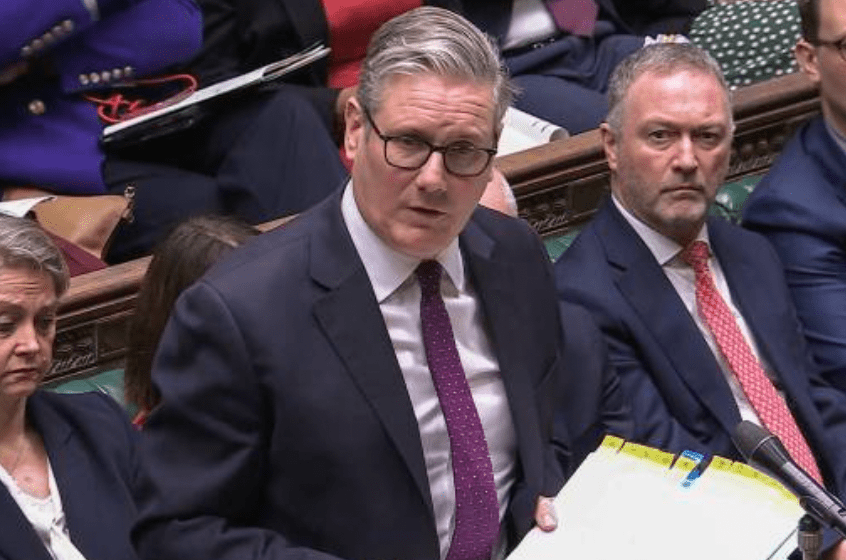 英國首相施紀賢在下議院明確表示，這筆「欠下烏克蘭人民」的25億英鎊不應繼續在英國賬戶中凍結。法新社