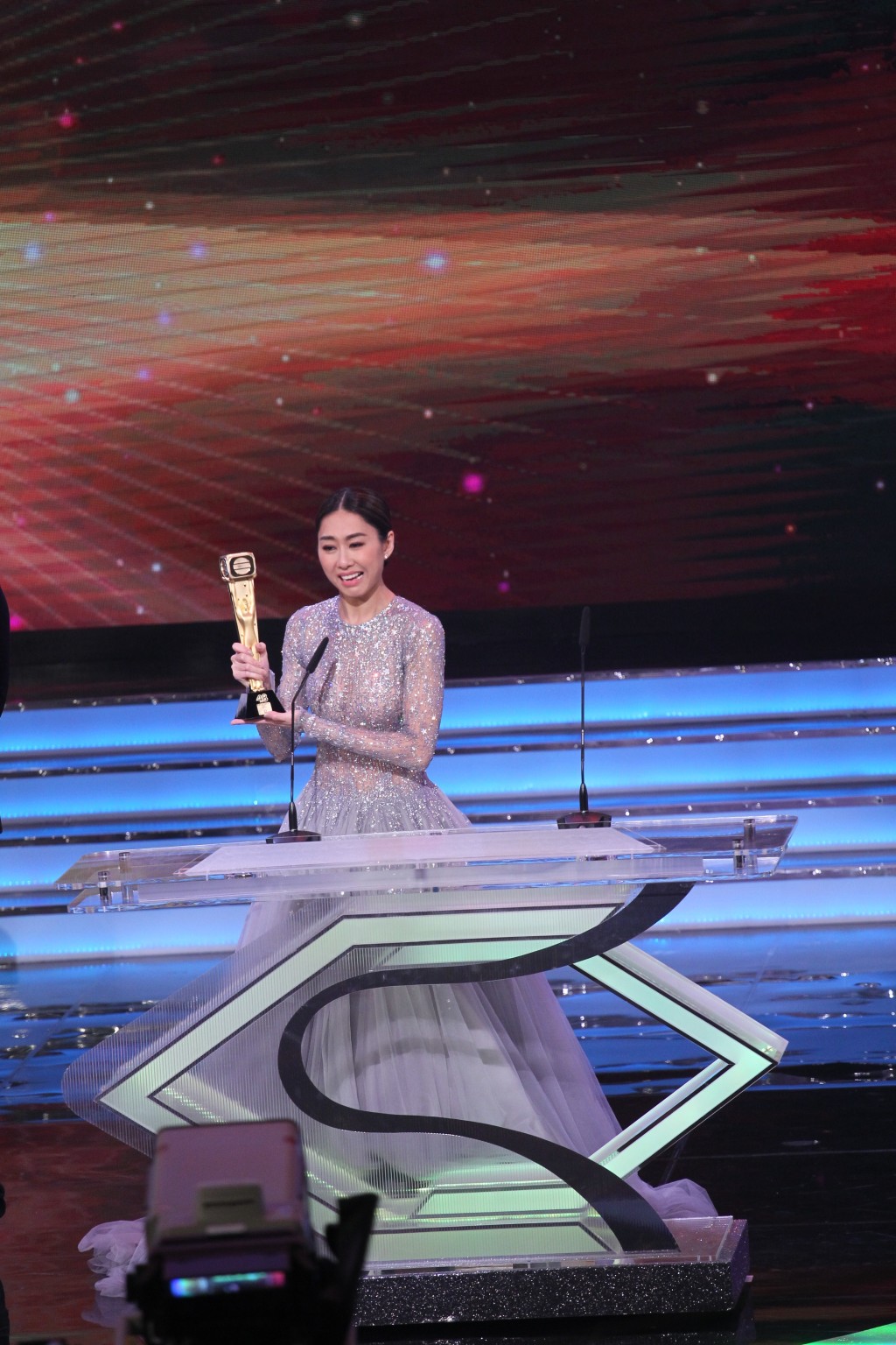 2015年，胡定欣憑《鬼同你OT》飾演女鬼「薑蓉（姜姐）」，贏得《萬千星輝頒獎典禮2015》首個「最佳女主角」。