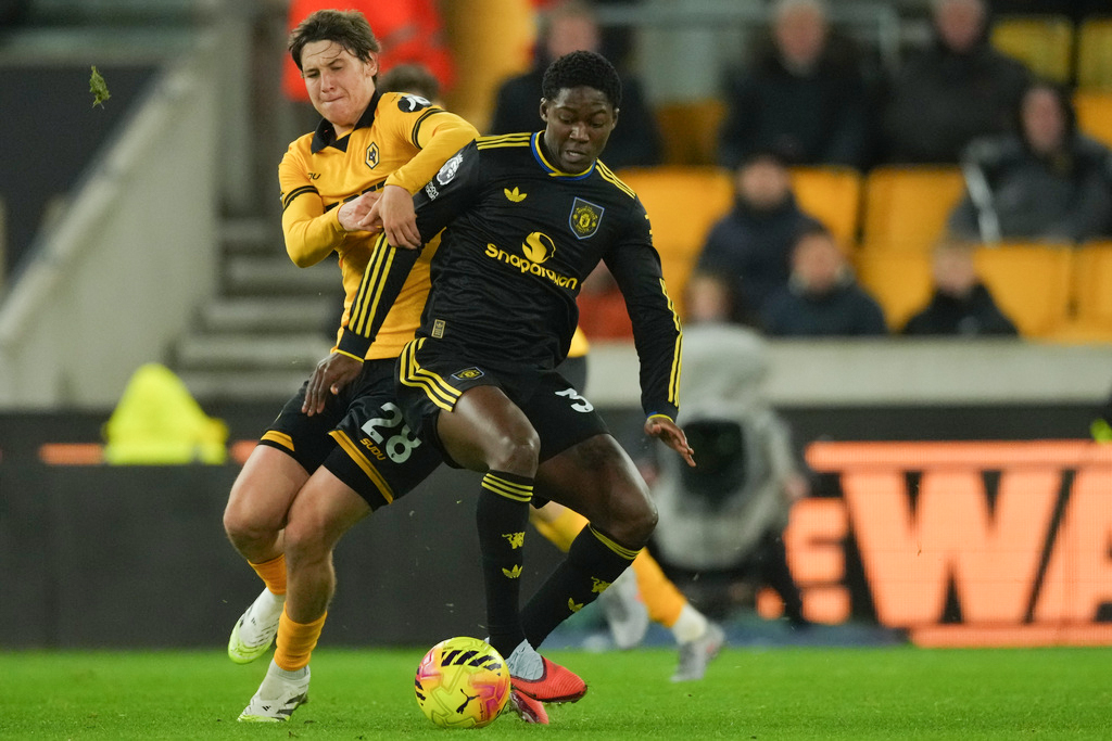 明奈今季英超10次后备,共踢183分钟。美联社 明奈今季英超10次后备,共踢183分钟。美联社