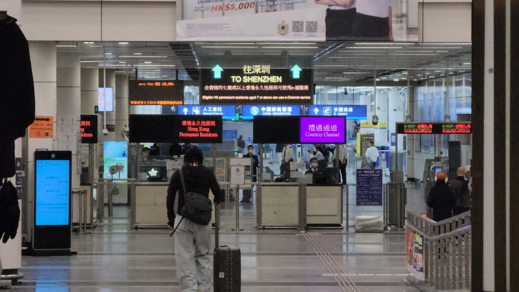 深圳灣口岸踏入元旦凌晨初時人流不多。黎志偉攝